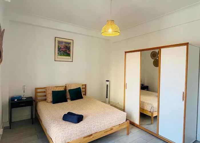 Large For 4 People Appartement Nice